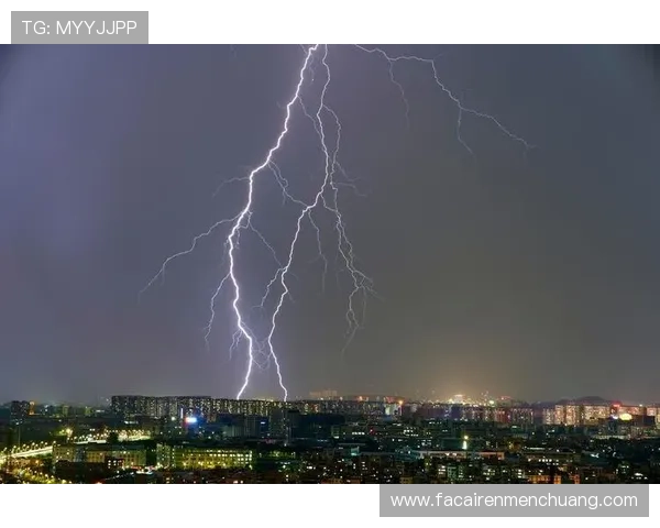 闪电 21 点：如何在夜空中捕捉最震撼的闪电瞬间